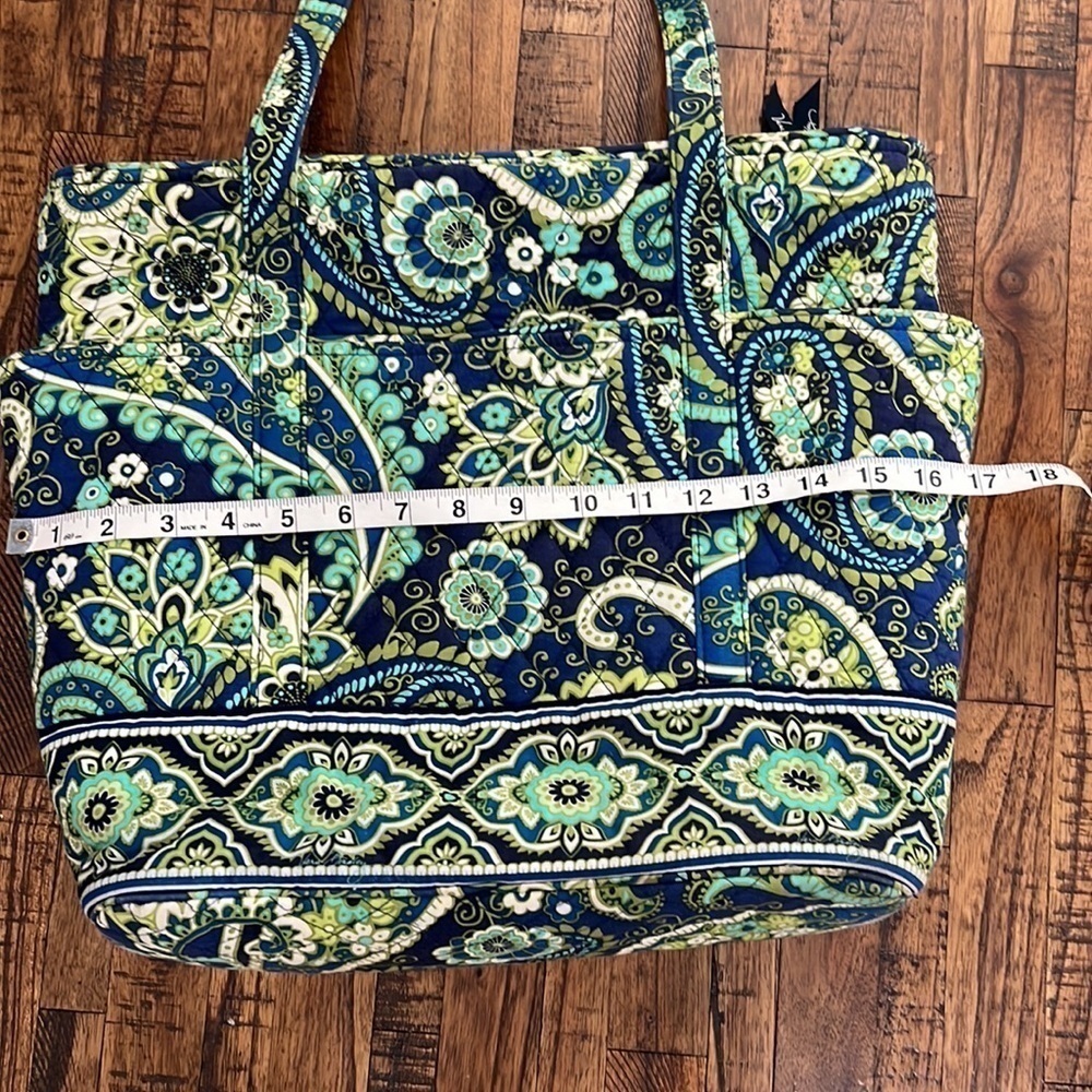 Vera Bradley Tote Bag Cloth Quilted Floral Blue and Green with zipper closure - Picture 12 of 15